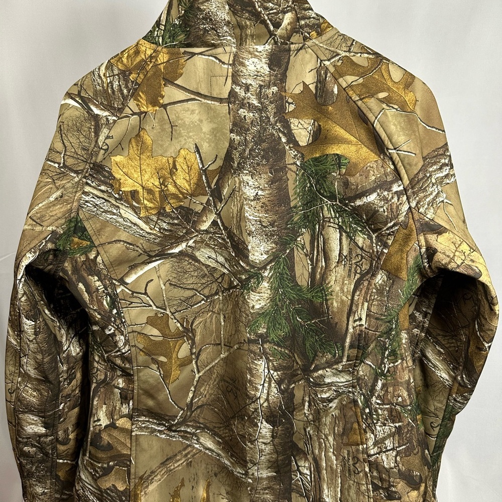 Realtree Camouflaged Zipped Jacket Medium w/Zip pockets and inside pocket. 
(A) - Picture 2 of 8